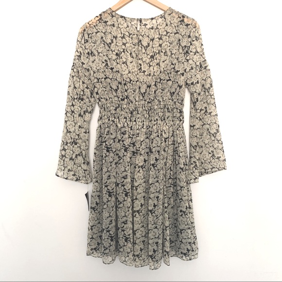 Flowy Floral Sun Dress Flare Empire Waist Bell Sleeves in Light Grey, Black (M) - Picture 4 of 5